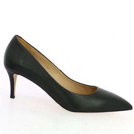 Black leather pumps, pointed toe, 7 cm heel, women's large size, profile view