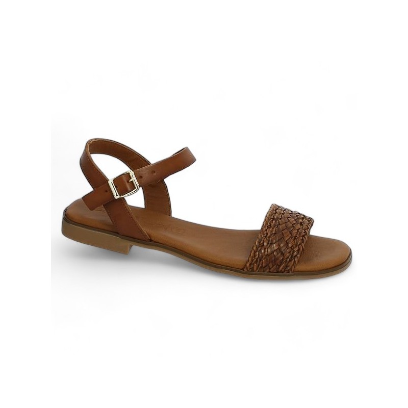 large size flat sandal in camel leather, profile view