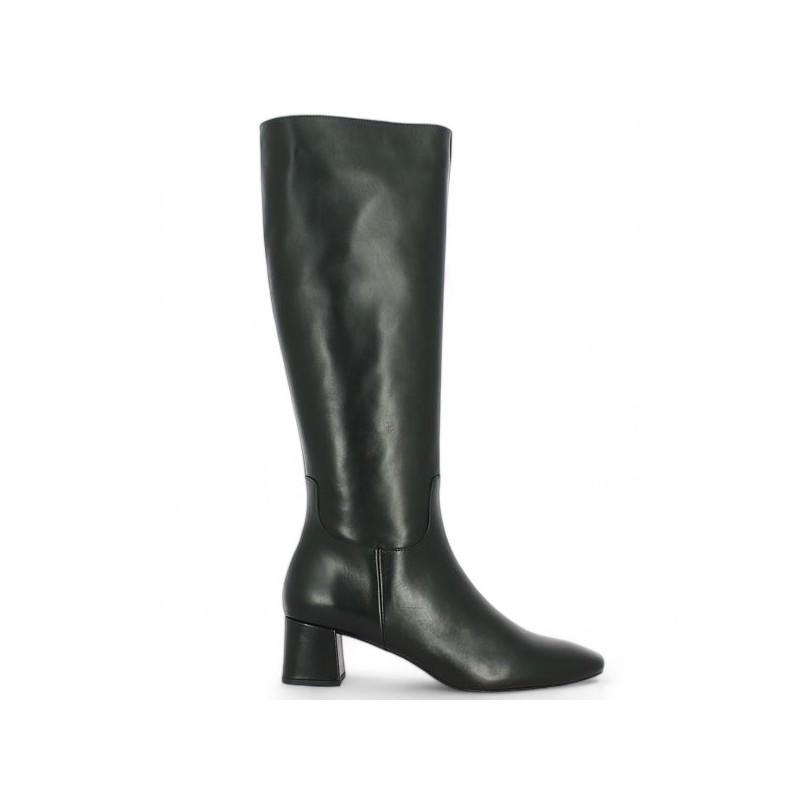 black leather boot large size woman small heel, side view