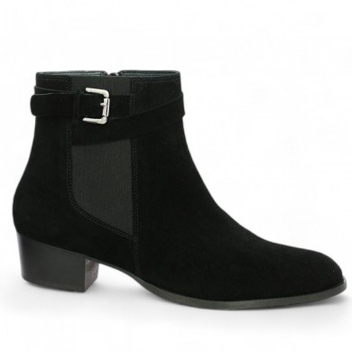 Shoesissime large black velvet ankle boot with beveled heel, profile view