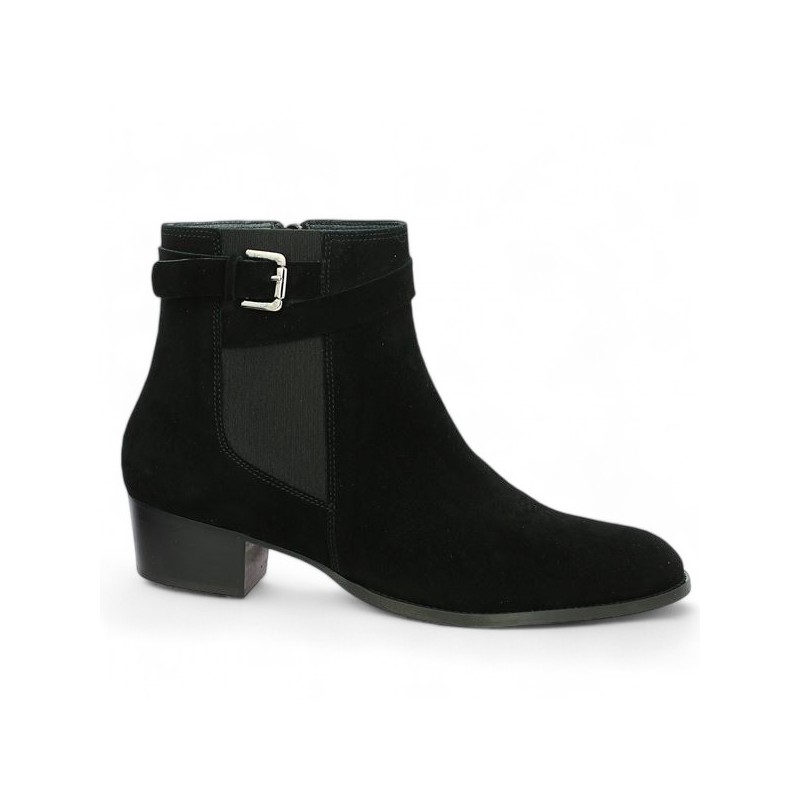 Shoesissime large black velvet ankle boot with beveled heel, profile view