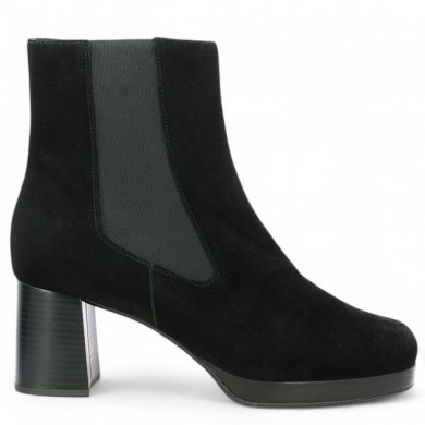 Shoesissime women's large size black velvet platform bootie, side view