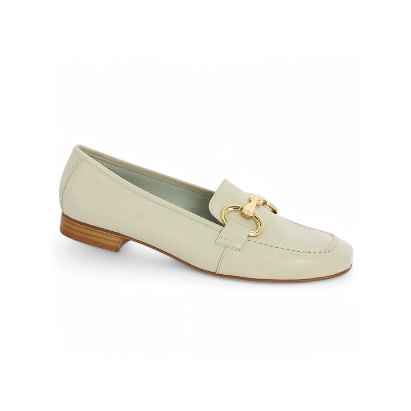 mocassin grande taille femme chaine dorée blanc cassé Shoesissime, vue profil